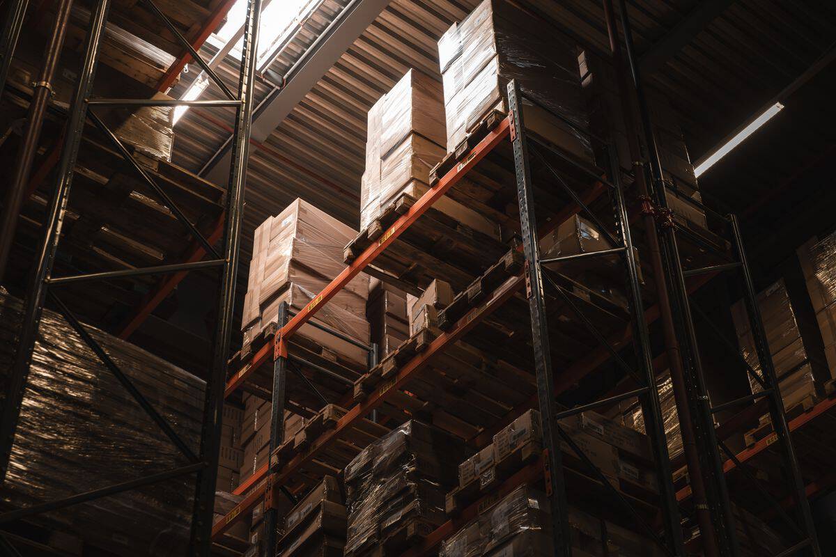 Peak season warehouse hiring keeps inventory and order flow moving through the holiday surge
