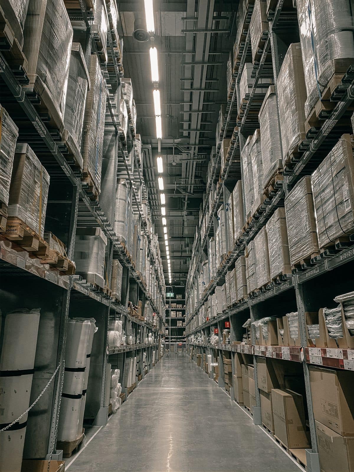 Warehouse manager retention reduces turnover and keeps experienced leaders in the aisles