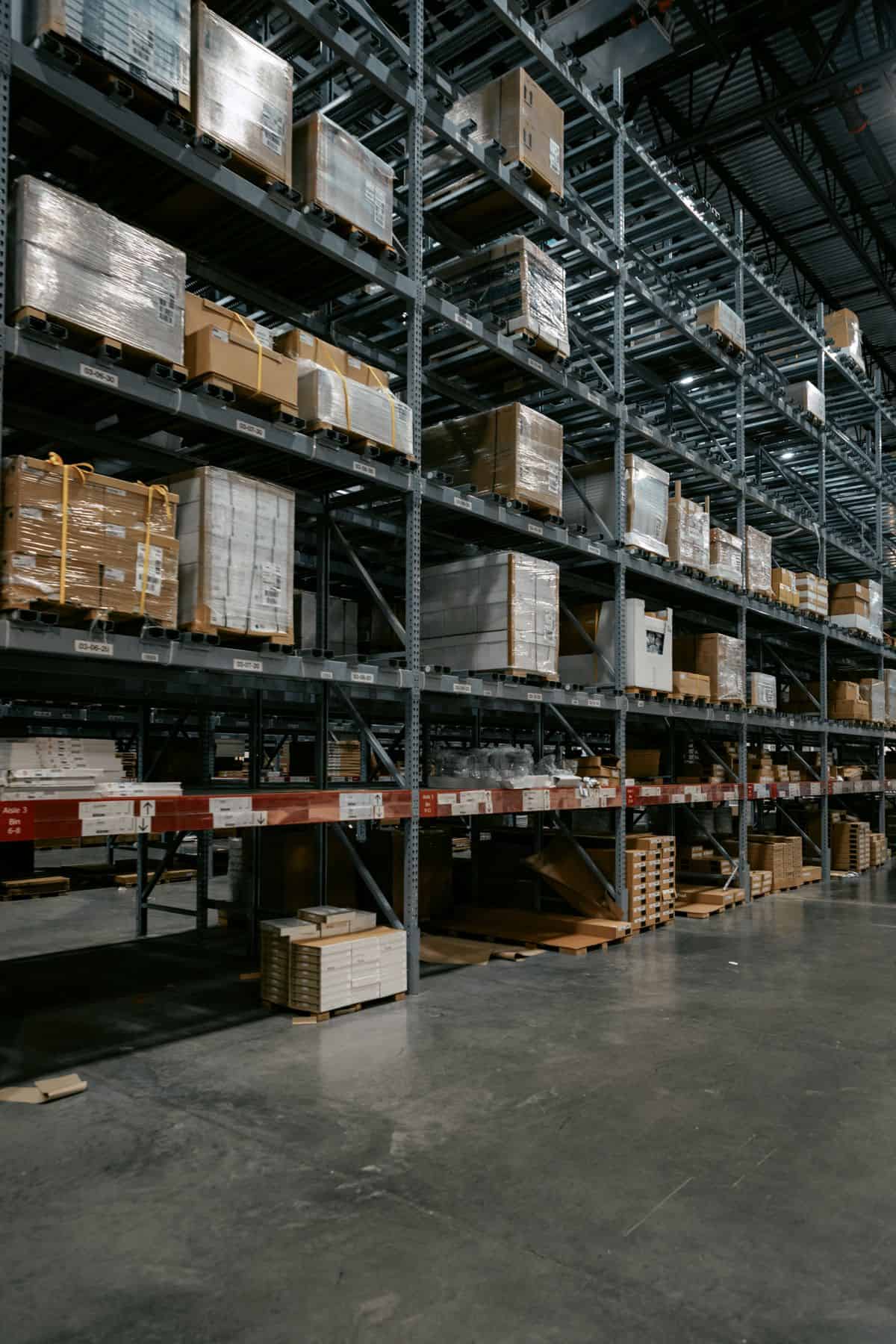 Retaining warehouse managers by supporting them in a well-run distribution operation